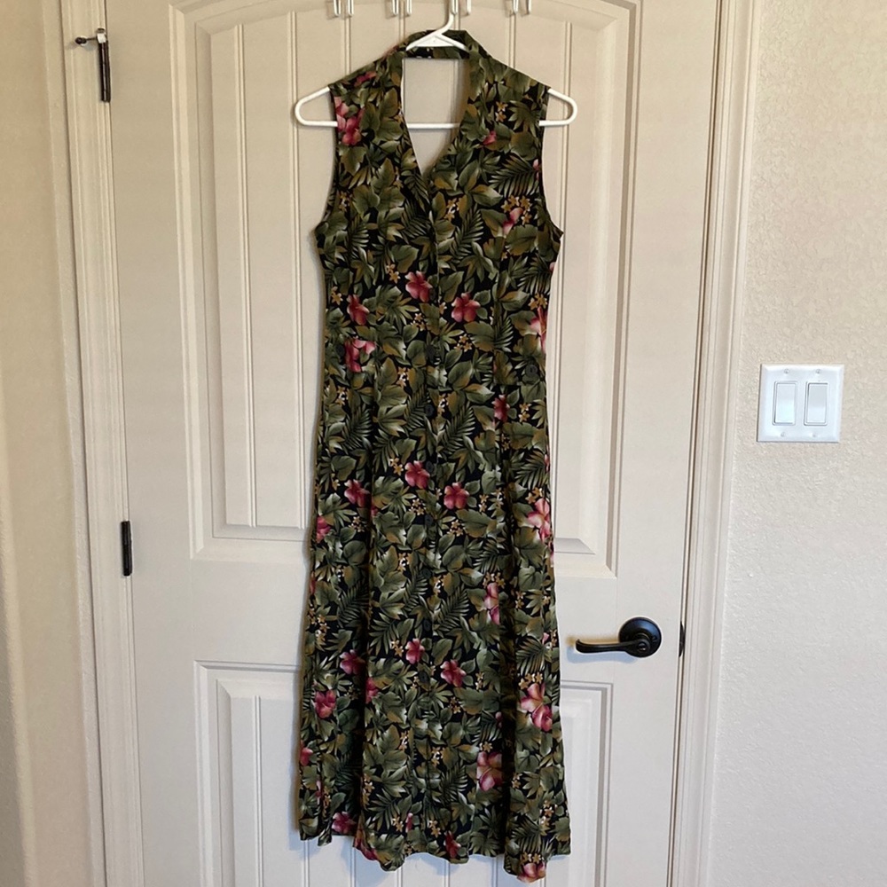 Erika Women’s Sz S Dress Hawaiian Floral Dress Sleeveless Button Up Open in Back